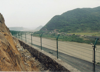 高速隔離網(wǎng)應(yīng)及時(shí)維修