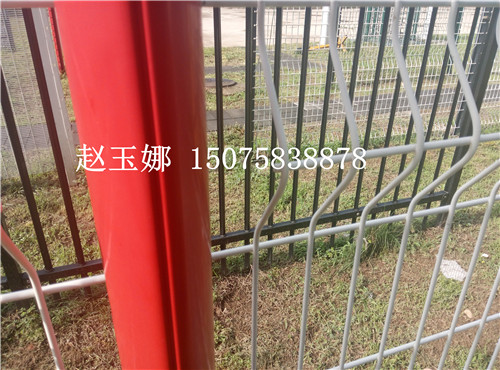 桃型柱護(hù)欄網(wǎng)，熔堅(jiān)固美觀于一身的護(hù)欄網(wǎng)產(chǎn)品