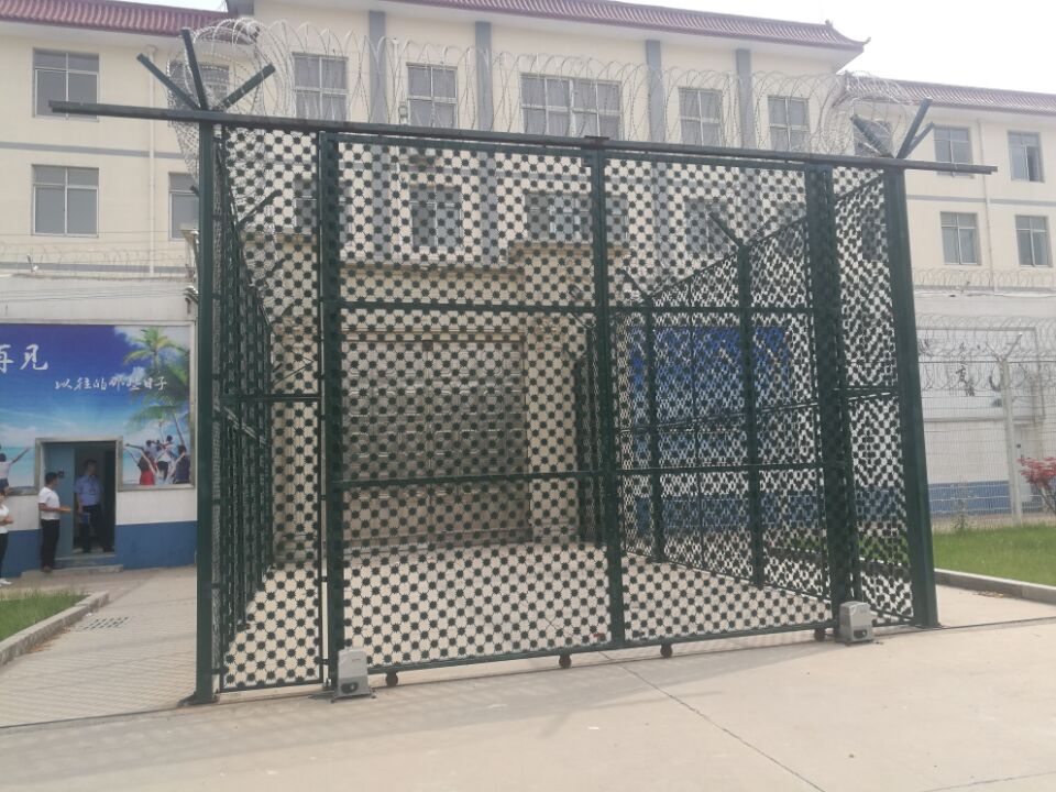 監(jiān)獄梅花刺隔離網