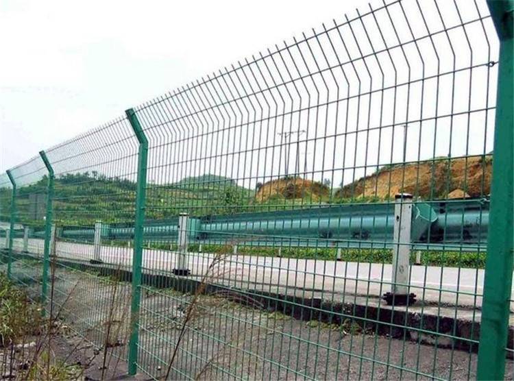 雙邊絲護欄網施工時 應該注意的問題？