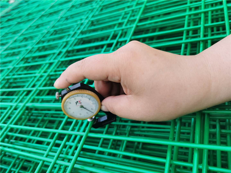 干渠兩側防護網水利設施隔離網護欄